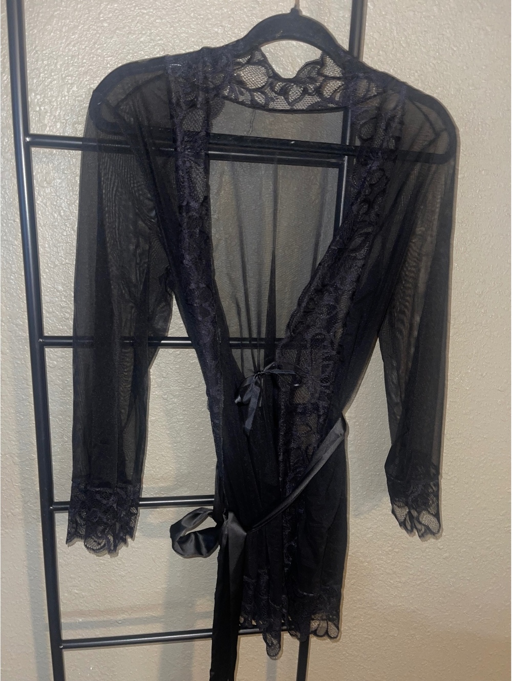 Frederick's of Hollywood Black Sheer Lace Robe Size Large